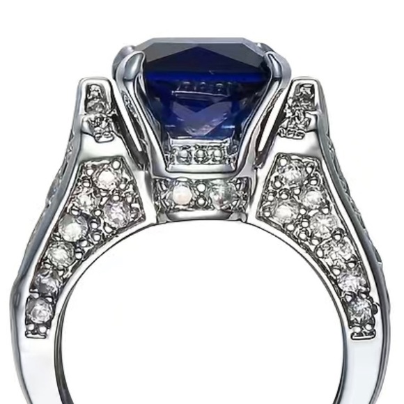INCREDIBLY Beautiful Ornate Bohemian Sapphire Cubic Zirconia Ring - Picture 11 of 12